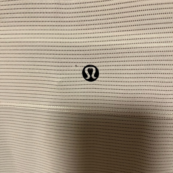 Lot of 3 men’s Lulu Lemon shirts - Picture 5 of 6